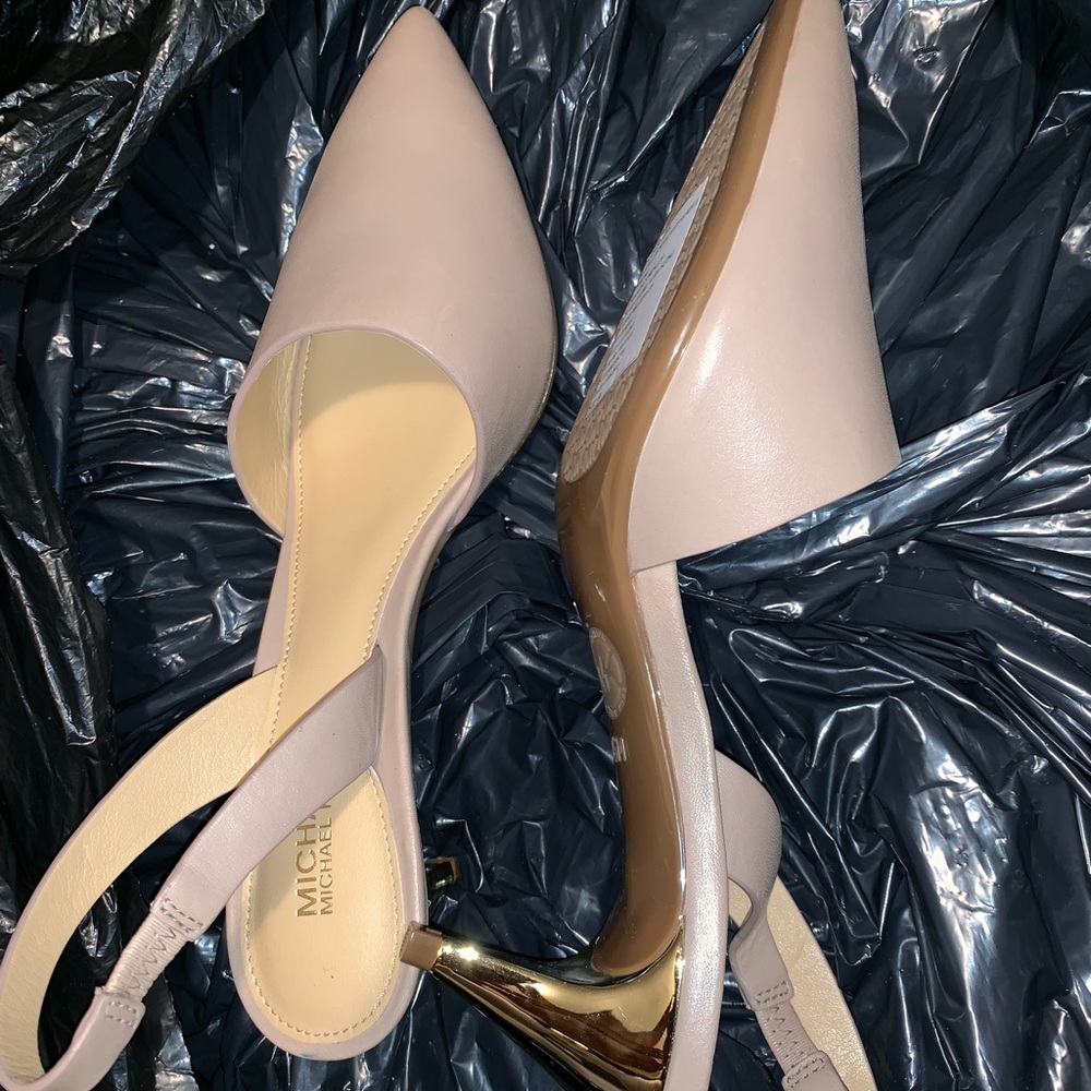 🔴🔴SOLD🔴🔴Authentic Michael Kors shoes